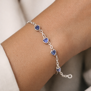 Pulseira feminina de prata 925 , com 18cm comprimento , com 5 zircônia de coração lilás