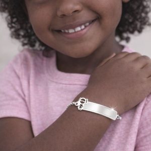 👧 Pulseira Infantil de Prata 925 Grume com Chapinha e Menina Vazado – Delicada e Personalizável