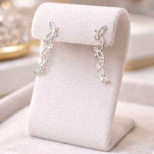 ear cuff prata 925, brinco borboleta prata, joia delicada feminina, brinco moderno prata, ear cuff delicado, acessórios femininos prata, brinco elegante, joias minimalistas